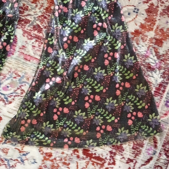 Romantic Gypsy Boho Floral Bell Sleeve Top & Green Velvet Skirt - Picture 9 of 13